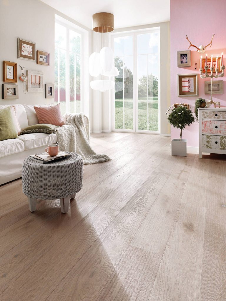 Mädchenzimmer mit Parkettboden